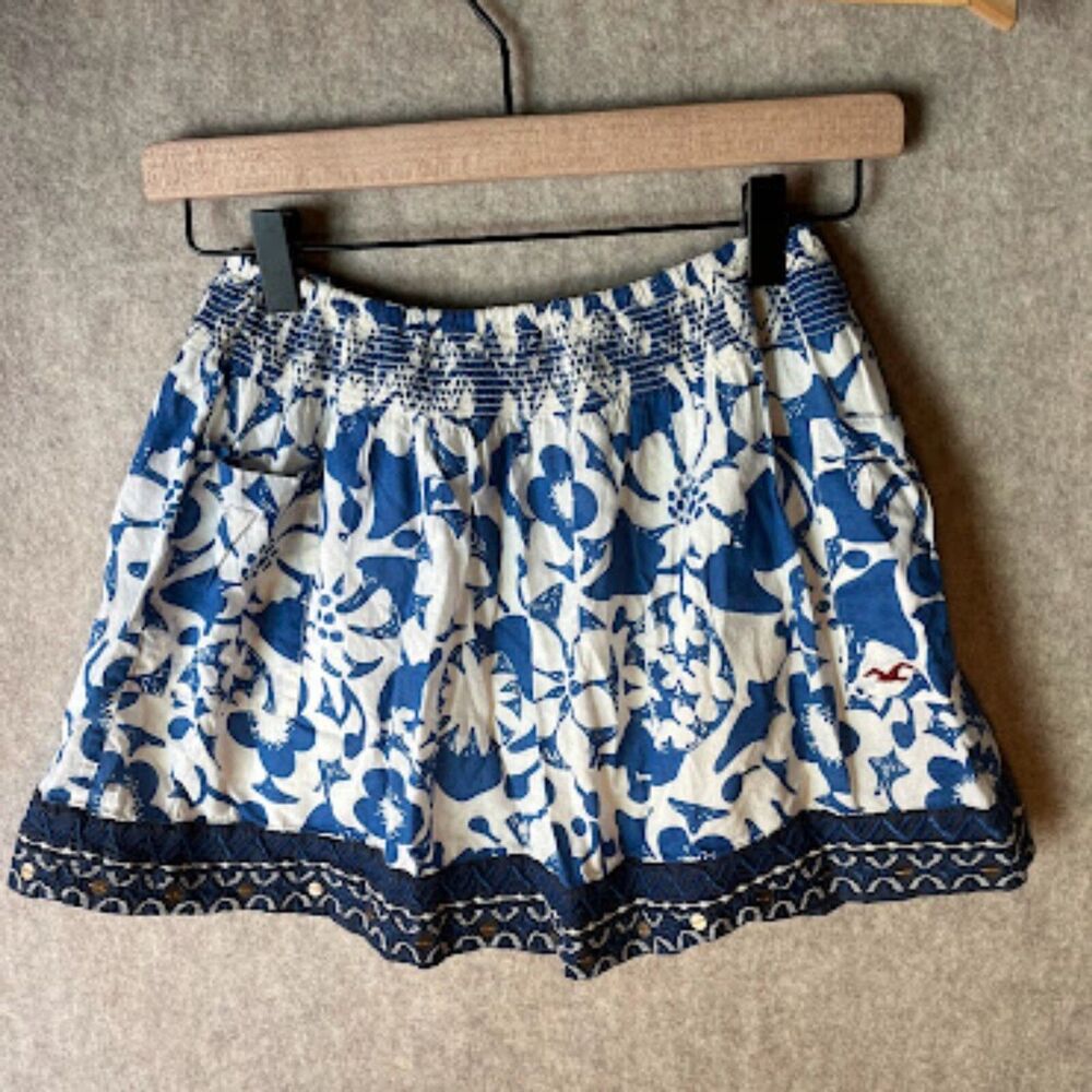 Hollister Blue and White Floral Mini Skirt Size Small - Picture 2 of 9